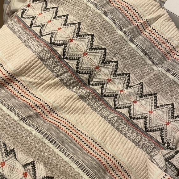 King size duvet cover set with two king shams - Picture 2 of 3